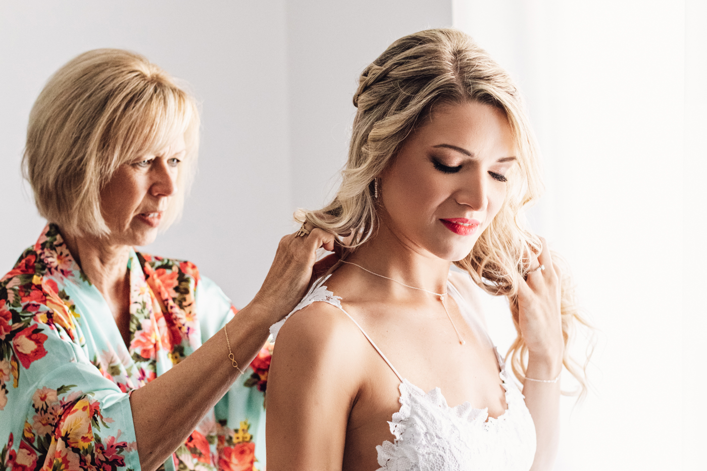 Photographer Greece: Bridal preparation