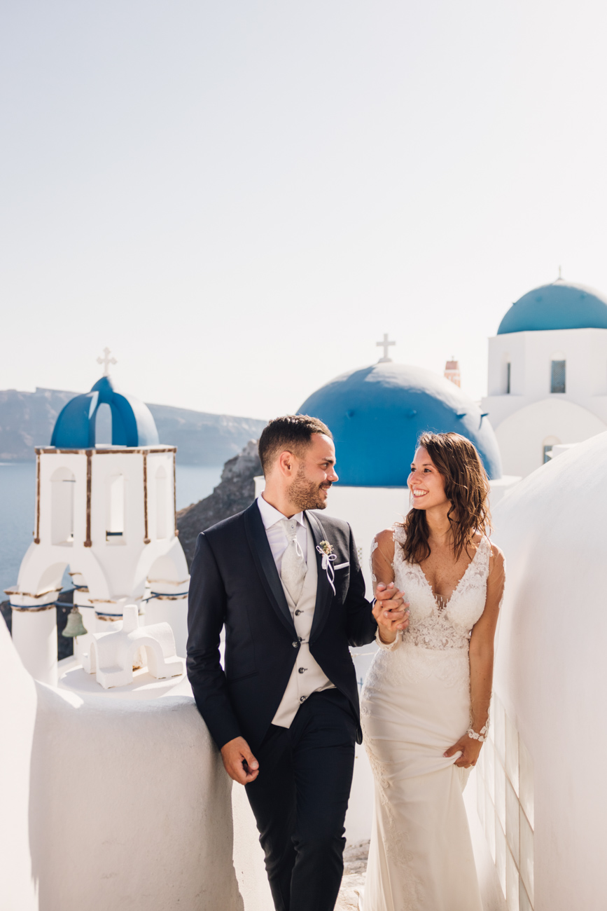 Wedding photographer in Santorini - Oia photo shooting after ceremony